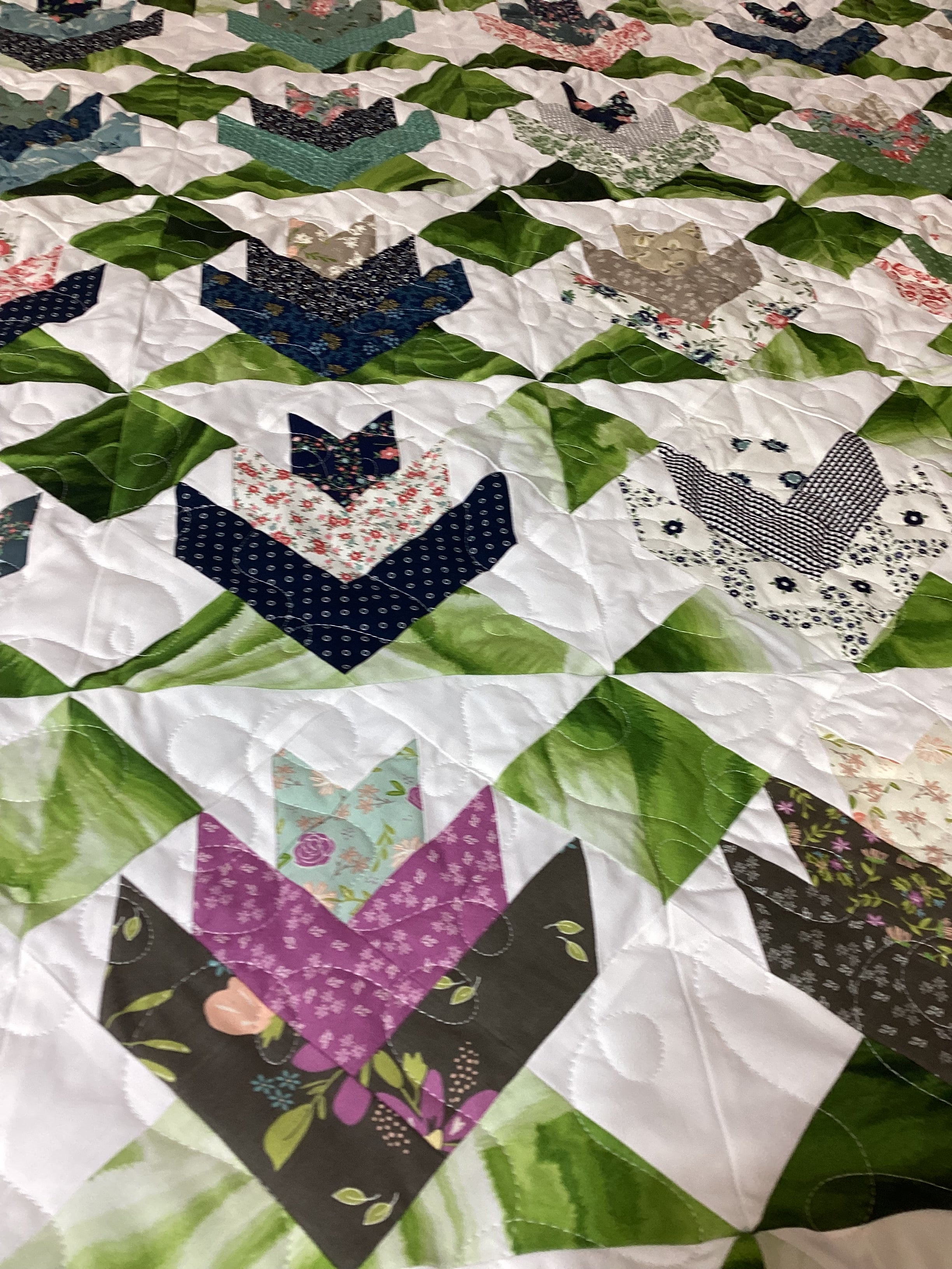 Handmade Tulip Quilt Extra Large Full Size – Floral Patchwork Blanket with Reversible Leaf Backing, Long Arm Quilted Heirloom Bedding