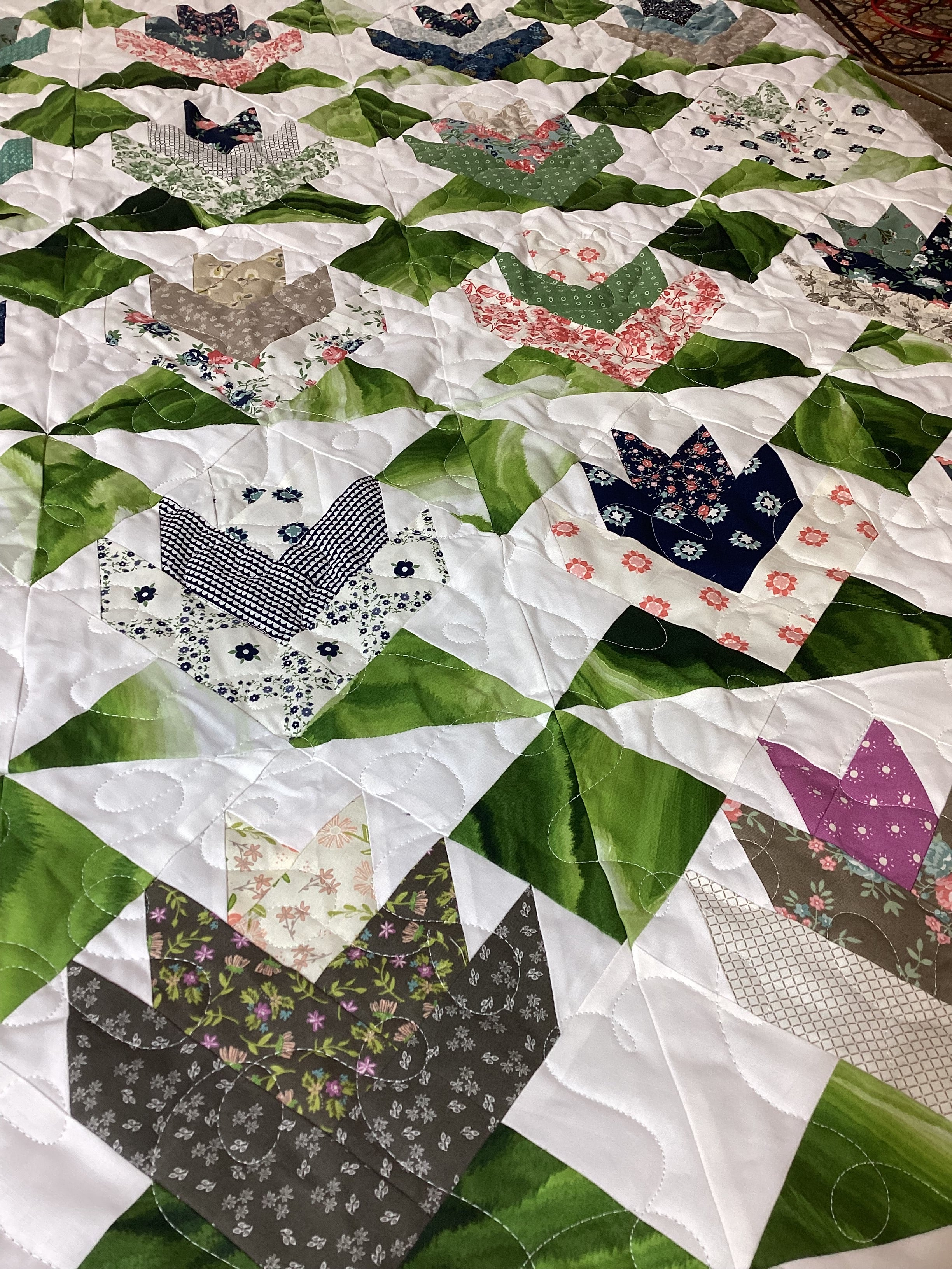 Handmade Tulip Quilt Extra Large Full Size – Floral Patchwork Blanket with Reversible Leaf Backing, Long Arm Quilted Heirloom Bedding